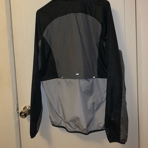 Gymshark Running Jacket - Picture 3 of 6